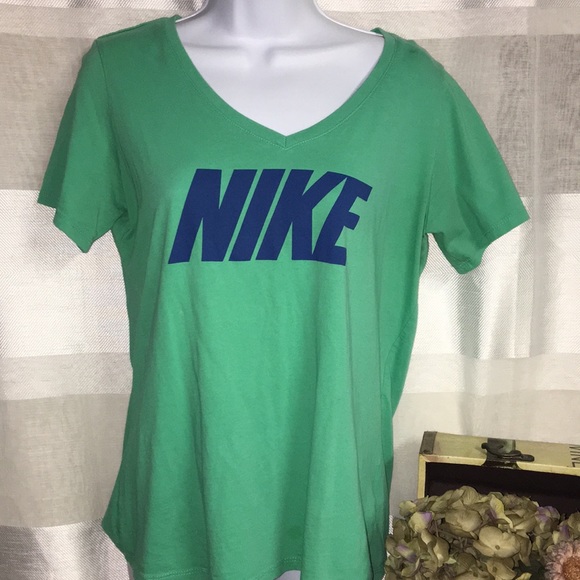 mint green nike top